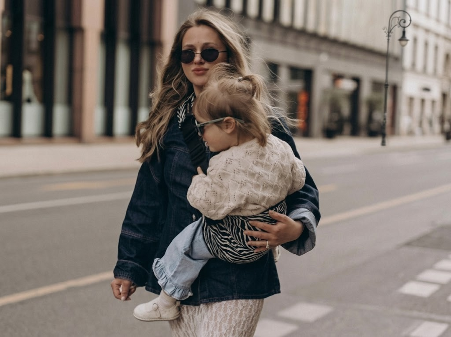 Portez votre bébé, [sans ressentir son poids]